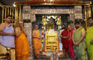 ಅಕ್ಷಯ ತೃತೀಯ ಶ್ರೀ ರಾಘವೇಂದ್ರ ಸ್ವಾಮಿಗಳ ಬೃಂದಾವನಕ್ಕೆ ಸಂಪೂರ್ಣ 12 ಕೆ.ಜಿ. ಶ್ರೀಗಂಧ ಲೇಪನ ಅಲಂಕಾರ