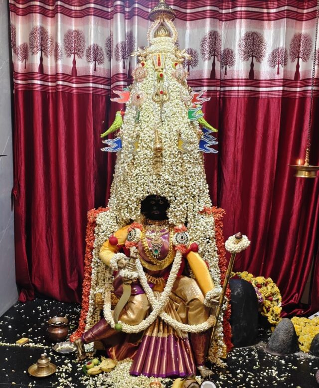 ಮಾರೇನಹಳ್ಳಿ ದಸರಾ ಉತ್ಸವ: ಶ್ರೀ ಸಲ್ಲಾಪುರದಮ್ಮ ಮತ್ತು ರೇಣುಕಾ ಯಲ್ಲಮ್ಮ ದೇವಿಯರಿಗೆ ಬೆಂಗಳೂರು ಕರಗದ ವಿಶೇಷ ಅಲಂಕಾರ
